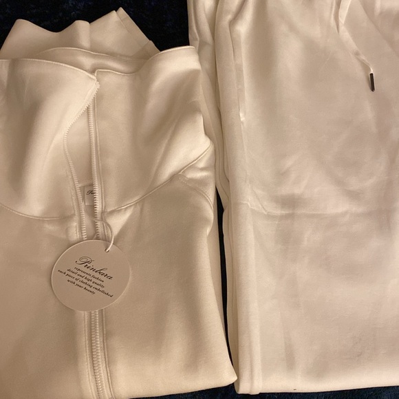I’m selling this set of new white pant&sweater - Picture 1 of 16